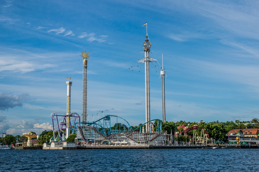 Il parco divertimenti Gröna Lund, situato veramente sul mare